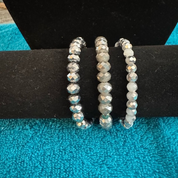 Elegant Beaded Bracelet Set with Gold Accent - Picture 2 of 2